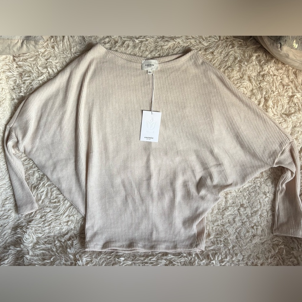 Andree by Unit Cream lightweight oversized Sweater SM/MED New